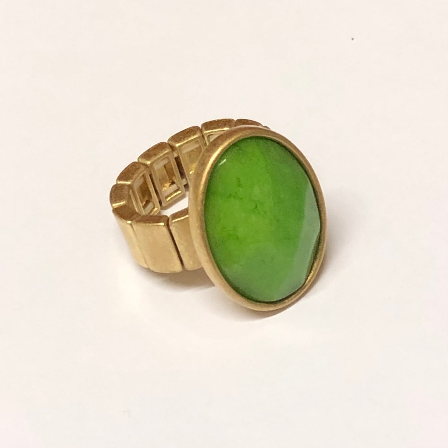 Elastischer Ring mit Schmuckstein